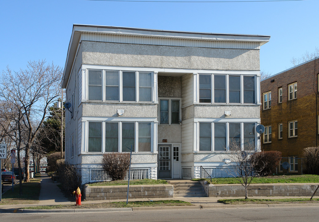 1609 St Anthony Ave in St. Paul, MN - Building Photo