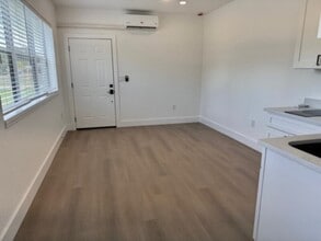 581 N Central Ave in Oviedo, FL - Building Photo - Building Photo