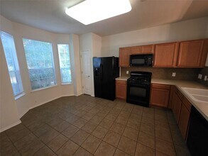 23604 Youpon Lake Ln in Spring, TX - Foto de edificio - Building Photo