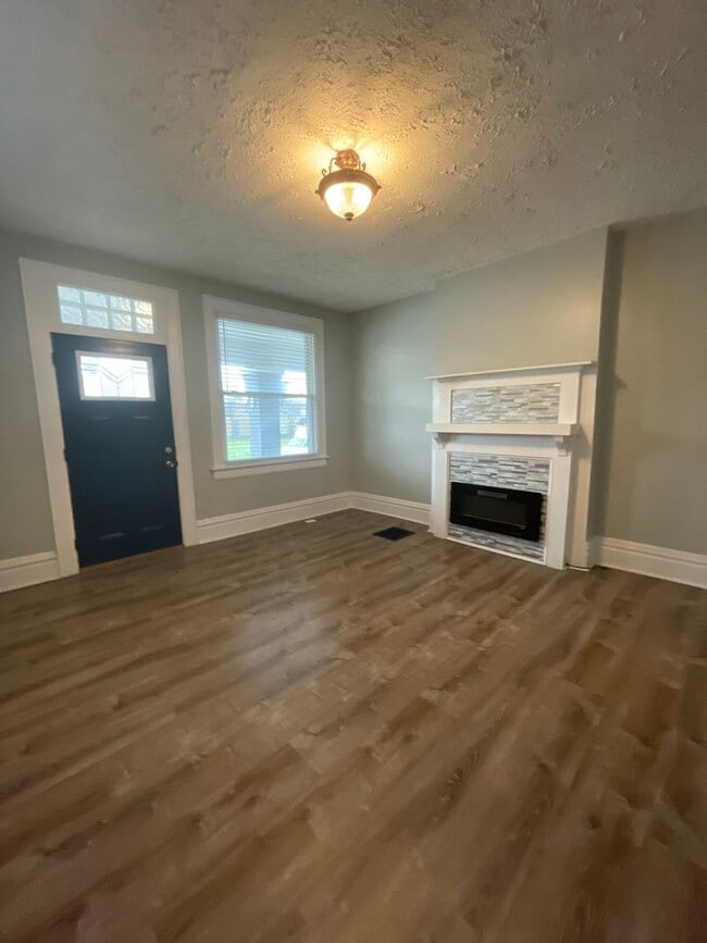 933 E Whittier St in Columbus, OH - Building Photo - Building Photo