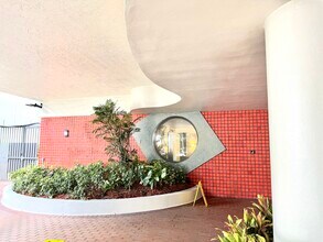 1621 Collins Ave, Unit 310 in Miami Beach, FL - Building Photo - Building Photo