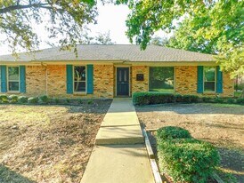 1946 Kensington Dr in Carrollton, TX - Building Photo
