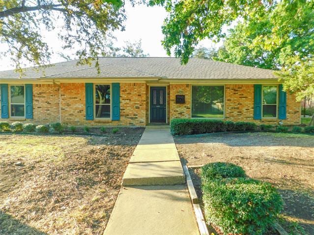 property at 1946 Kensington Dr