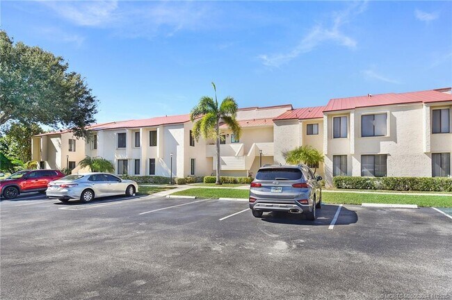 5111 SE Miles Grant Rd in Stuart, FL - Building Photo - Building Photo