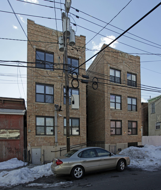 205-207 Union St in Jersey City, NJ - Foto de edificio - Building Photo