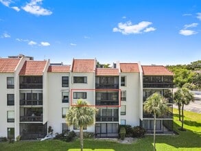 2500 Presidential Way, Unit 302 in West Palm Beach, FL - Foto de edificio - Building Photo