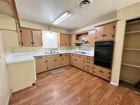 1021 Keechi St photo'