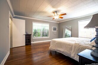2441 W Mulberry Ave in San Antonio, TX - Building Photo - Building Photo