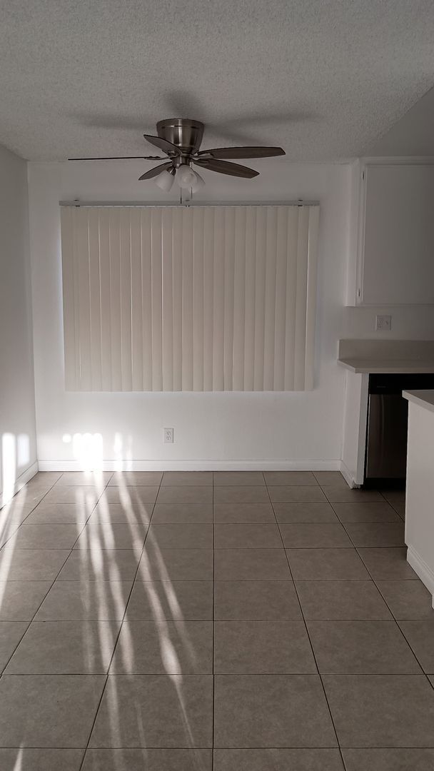 6114 Whitsett Ave in Los Angeles, CA - Building Photo - Building Photo