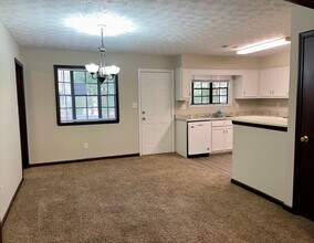 8099 Linda Ct in Jonesboro, GA - Foto de edificio - Building Photo