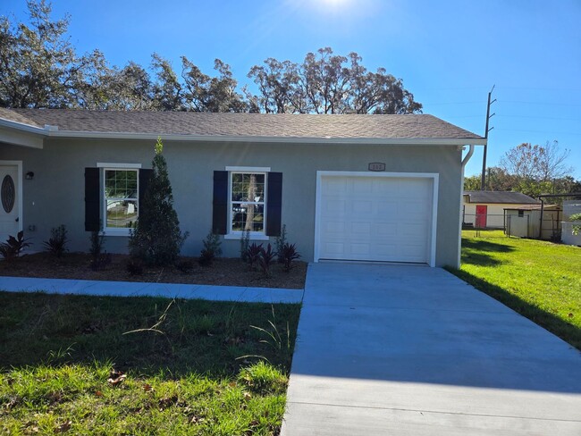 162 Dover Ln in DeLand, FL - Building Photo - Building Photo