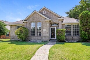 828 Pinnacle Cir in Lewisville, TX - Building Photo