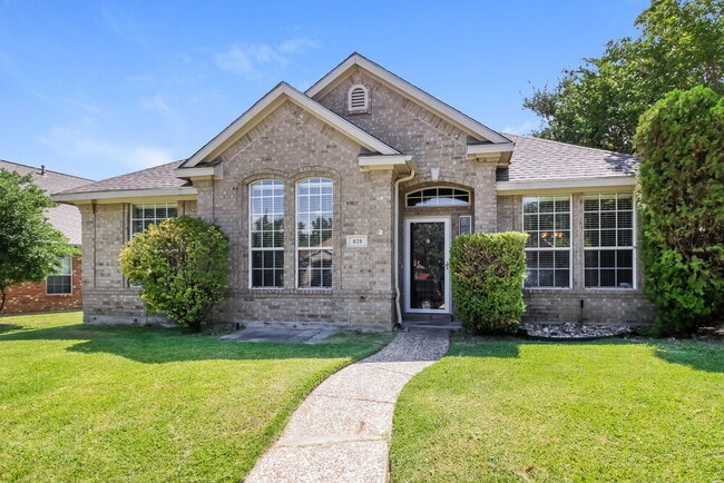 property at 828 Pinnacle Cir