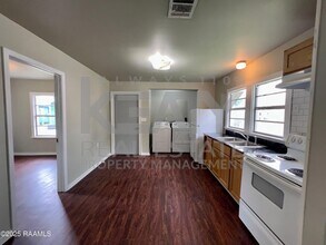 327 Stewart St in Lafayette, LA - Building Photo - Building Photo