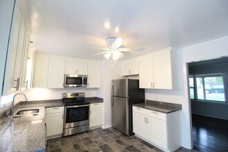 7127 Reeds Rd in Overland Park, KS - Building Photo - Building Photo