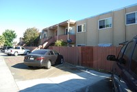 Westmont Apartments in San Leandro, CA - Building Photo - Building Photo