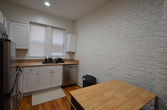 5 Cleveland Pl, Unit 7 in Boston, MA - Building Photo - Building Photo