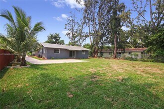 11717 NW 22nd Ct in Miami, FL - Building Photo - Building Photo
