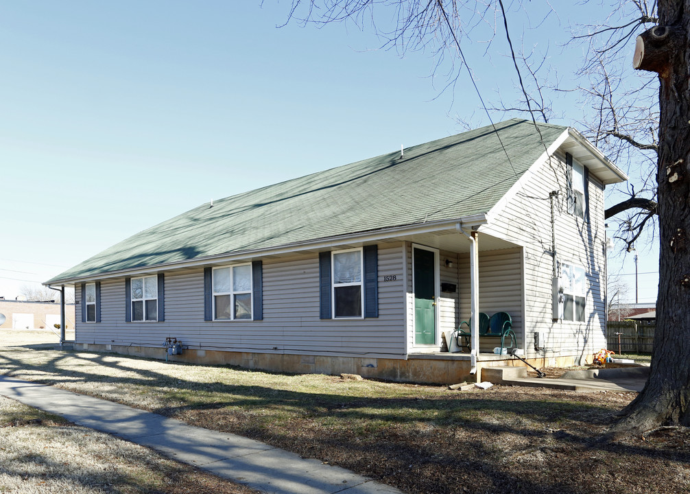 1528 N Lyon Ave in Springfield, MO - Building Photo