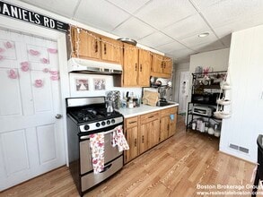 105 Buttonwood St, Unit 2 in Boston, MA - Foto de edificio - Building Photo