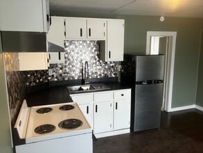 407 W Boston St, Unit 1 in Syracuse, IN - Building Photo - Building Photo