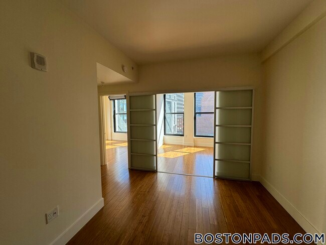 8 Winter Pl in Boston, MA - Building Photo - Building Photo
