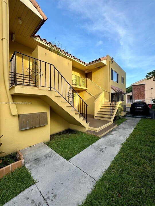 4080 SW 2nd Terrace-Unit -2 in Coral Gables, FL - Building Photo