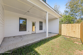 101 Foster Grove Drive in Youngsville, LA - Building Photo - Building Photo