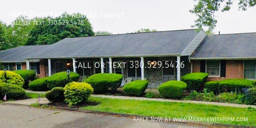 1023 Pittsburg Ave NW in North Canton, OH - Foto de edificio