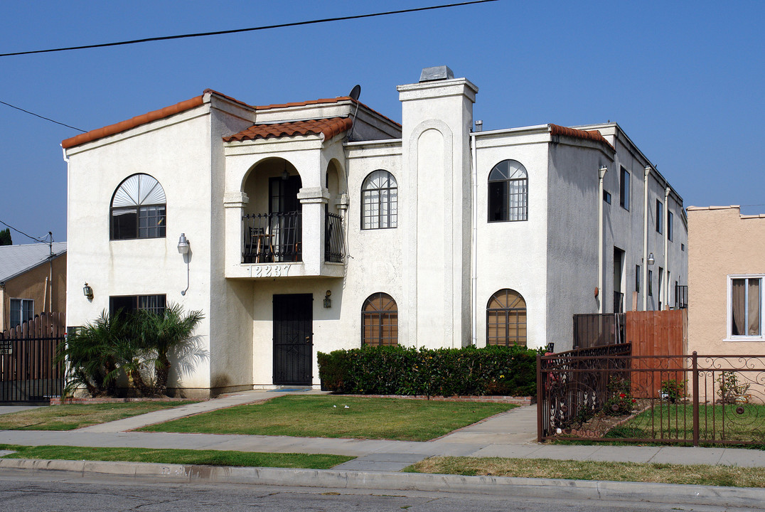 12237 York Ave in Hawthorne, CA - Building Photo