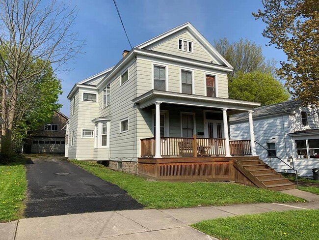 246 W 6th St | Rentals in Oswego, NY