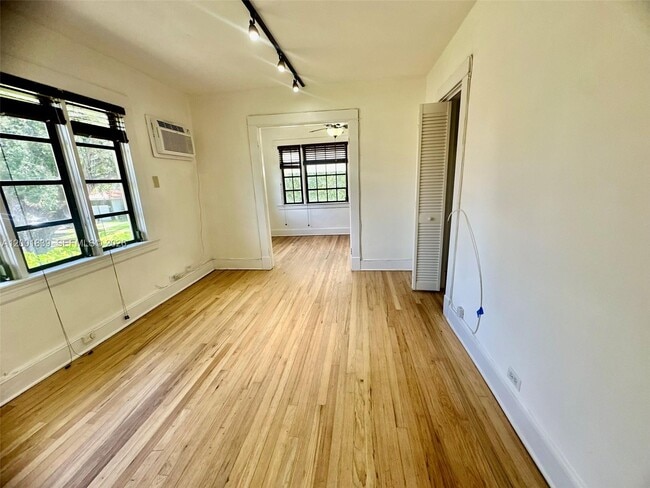 3712 Anderson Rd in Coral Gables, FL - Foto de edificio - Building Photo