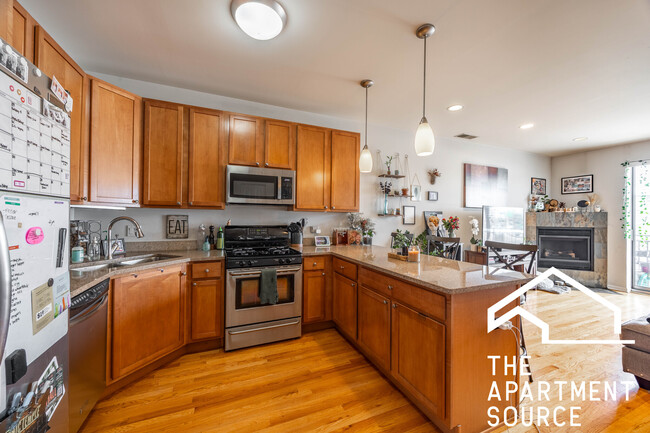 3131 W Logan Blvd, Unit 3b in Chicago, IL - Building Photo - Building Photo