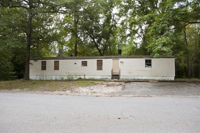Forest Place MHP in Macon, GA - Foto de edificio - Building Photo