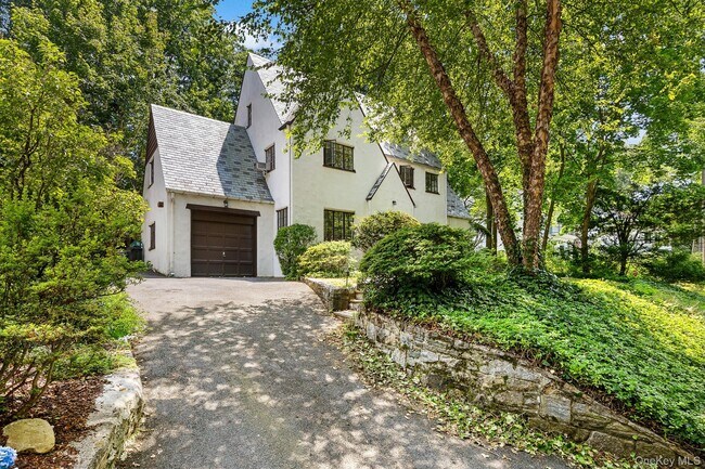 10 River Rd in Scarsdale, NY - Building Photo - Building Photo
