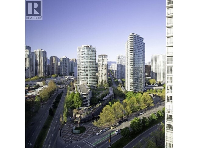 198 Aquarius Mews in Vancouver, BC - Building Photo - Building Photo