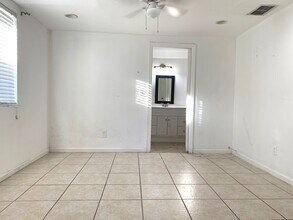 2415 S Ramona Cir in Tampa, FL - Building Photo - Building Photo