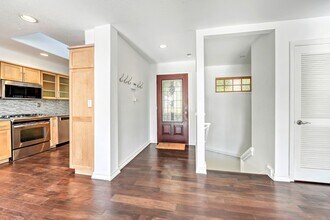 4242 SW Hewett Blvd in Portland, OR - Building Photo - Building Photo