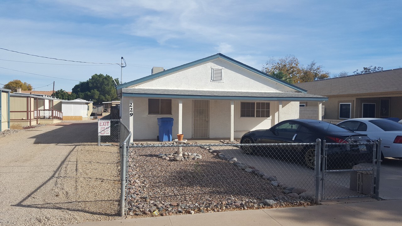 229 N Palm St in Gilbert, AZ - Building Photo