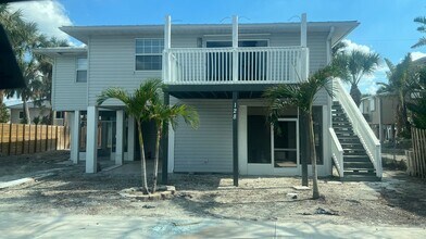 128 Eucalyptus Ct in Fort Myers Beach, FL - Building Photo - Building Photo