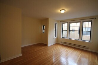 723 W Barry Ave, Unit 2A in Chicago, IL - Building Photo - Building Photo