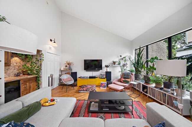 property at 3018 Baldwin St