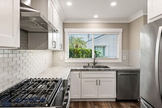8275 Cherrywood Cir in Huntington Beach, CA - Building Photo - Building Photo