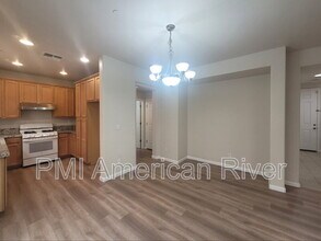 8143 Crystal Walk Cir in Elk Grove, CA - Building Photo - Building Photo