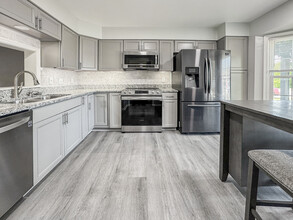 412 Kenley Rd in Virginia Beach, VA - Foto de edificio - Building Photo