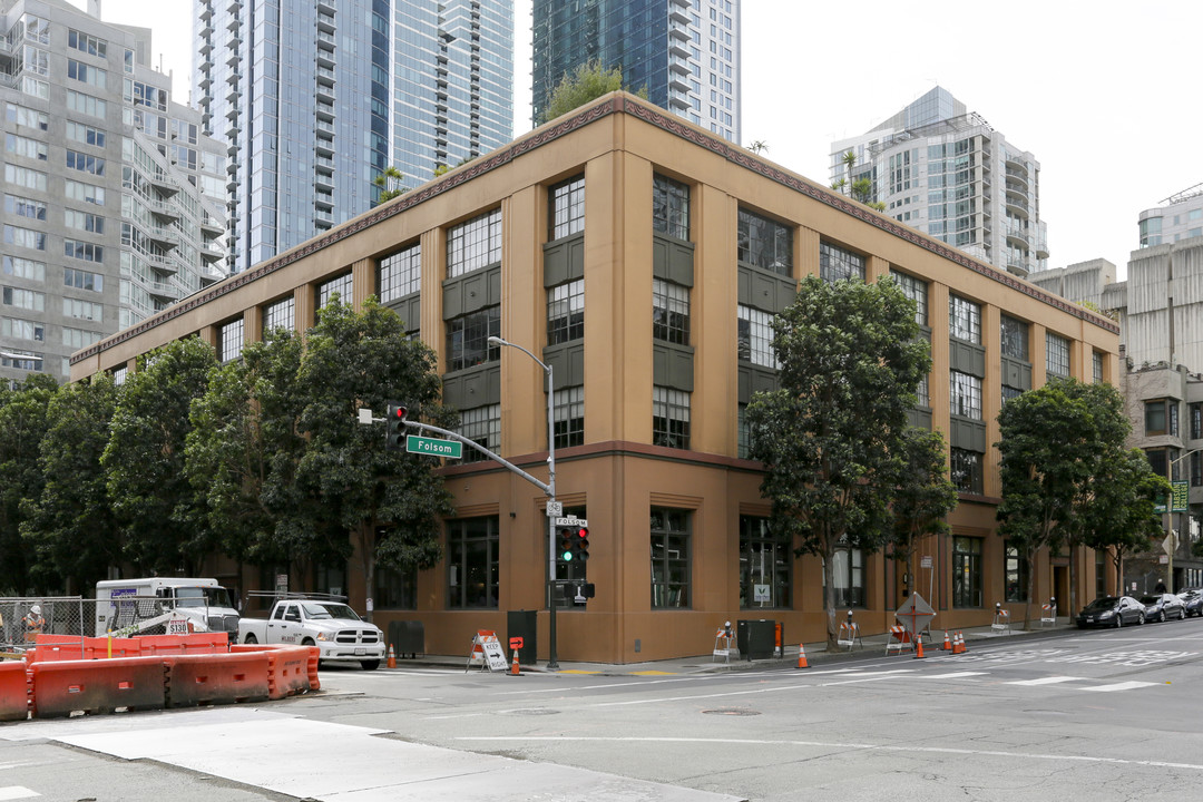 301 Folsom St in San Francisco, CA - Foto de edificio