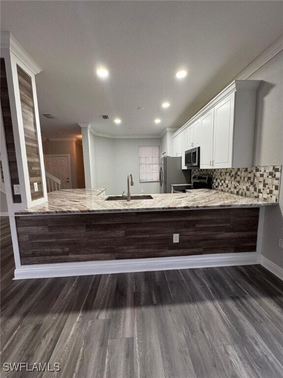 7614 Bristol Cir in Naples, FL - Building Photo - Building Photo