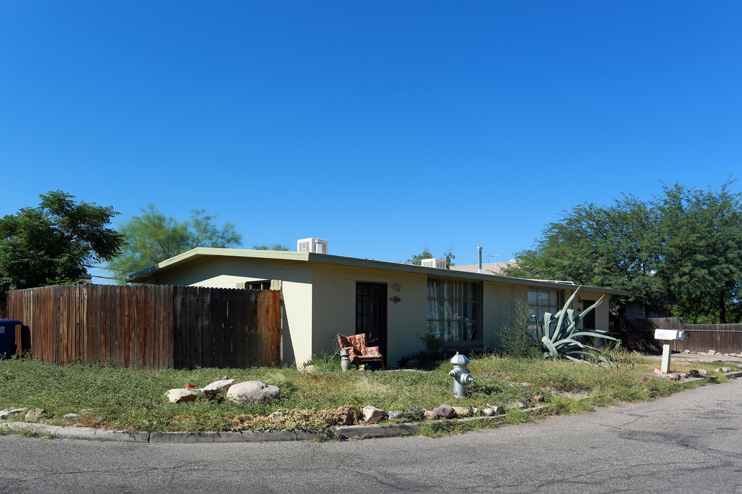 913 E Freeman Pl in Tucson, AZ - Foto de edificio