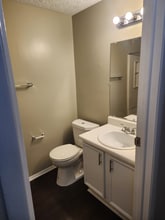 12415 Hickory Tree Way in Germantown, MD - Foto de edificio - Building Photo