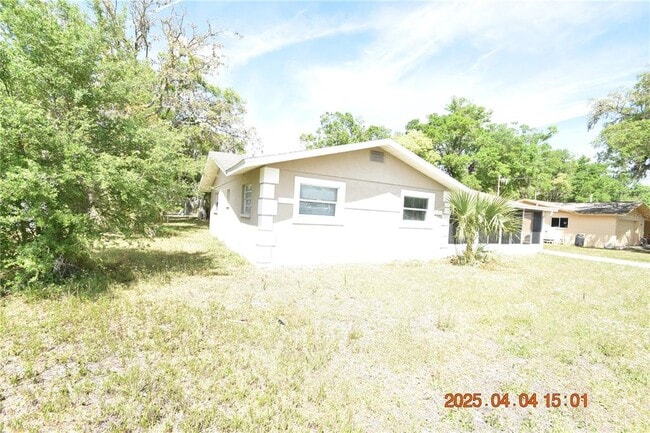 745 NE 5th Terrace in Crystal River, FL - Building Photo - Building Photo